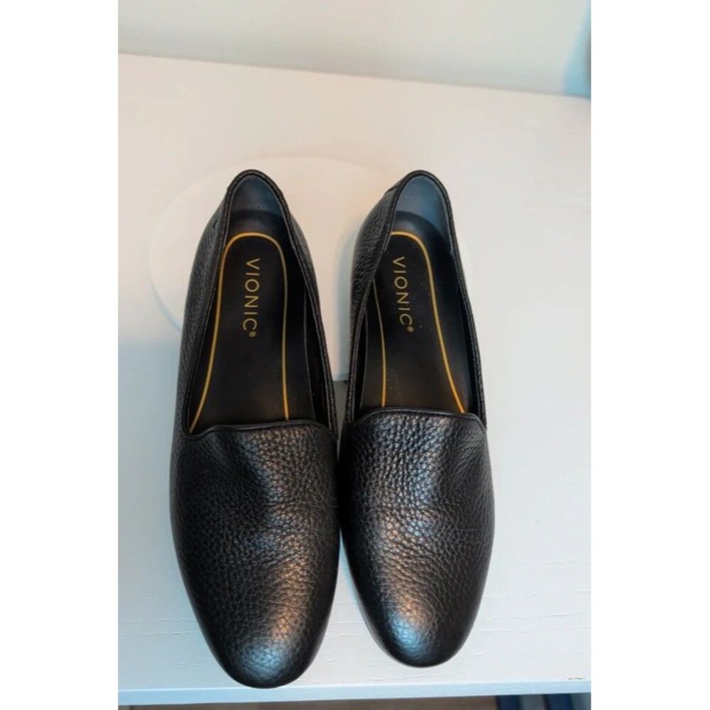 Vionic black pebbled leather comfort loafers 6.5